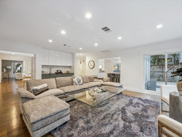 2420 Locke Lane, Houston TX 77019