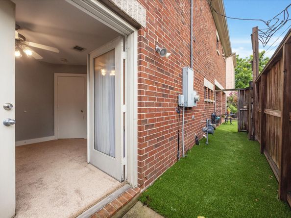 5817 Darling Street A, Houston TX 77007