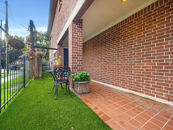 5817 Darling Street A, Houston TX 77007