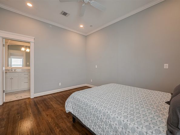 2106 Bidwel1 Drive, Houston TX 77018