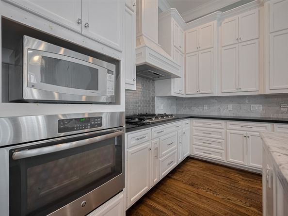 2106 Bidwel1 Drive, Houston TX 77018