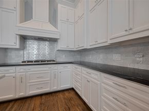 2106 Bidwel1 Drive, Houston TX 77018