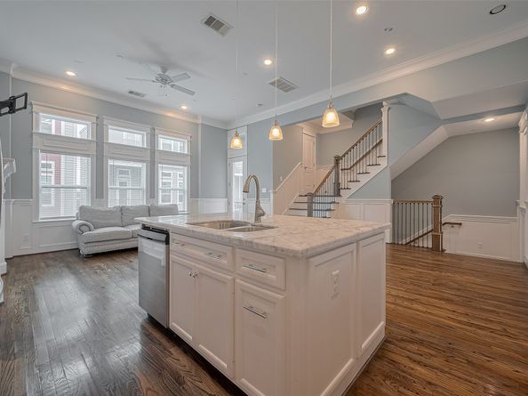 2106 Bidwel1 Drive, Houston TX 77018