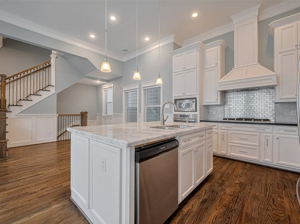 2106 Bidwel1 Drive, Houston TX 77018