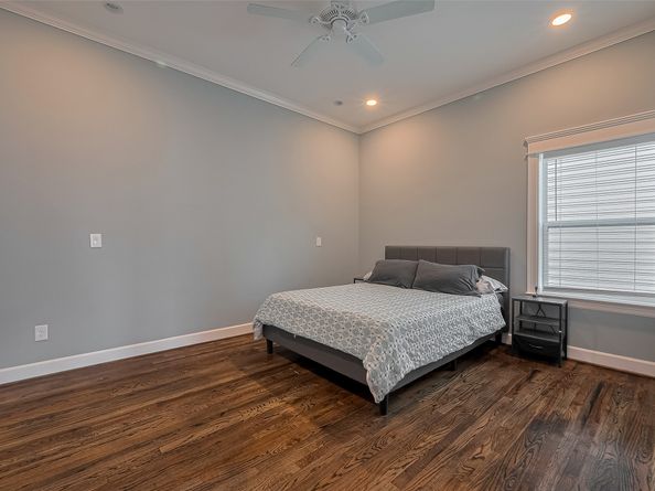 2106 Bidwel1 Drive, Houston TX 77018
