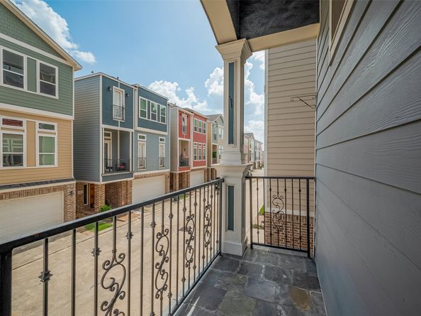 2106 Bidwel1 Drive, Houston TX 77018