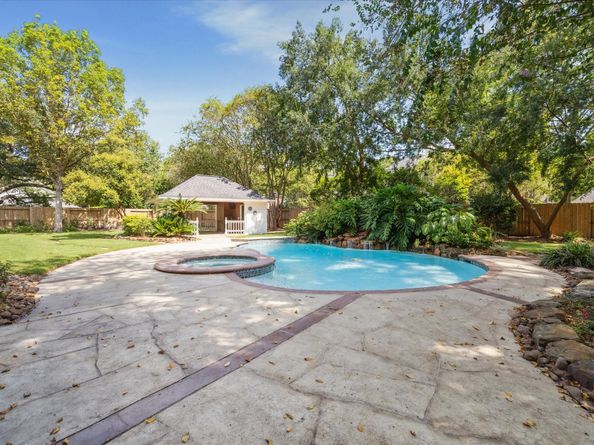 1606 Lodge Falls Court, Kingwood TX 77345