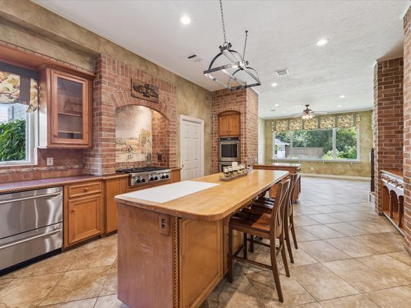 1606 Lodge Falls Court, Kingwood TX 77345