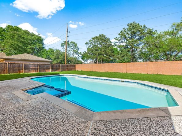 7306 Creek Crest Drive, Houston TX 77095