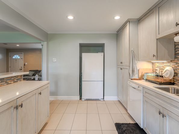 2222 Wakefield Drive, Houston TX 77018