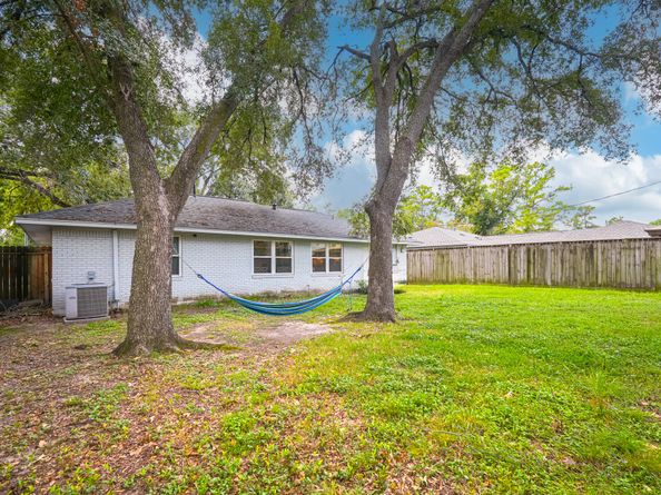 2222 Wakefield Drive, Houston TX 77018