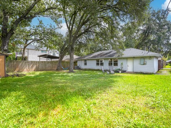 2222 Wakefield Drive, Houston TX 77018