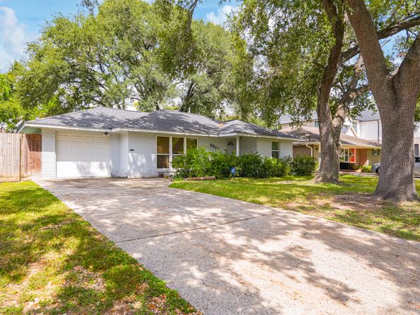 2222 Wakefield Drive, Houston TX 77018