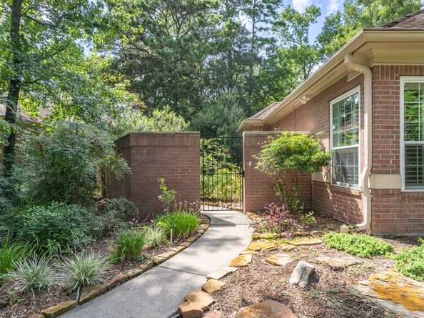 27 Heartleaf Court, The Woodlands TX 77381