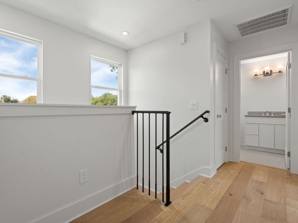 1011 W Cottage Street, Houston TX 77009