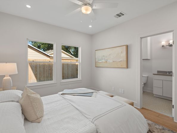 1011 W Cottage Street, Houston TX 77009