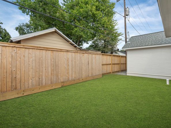 1011 W Cottage Street, Houston TX 77009