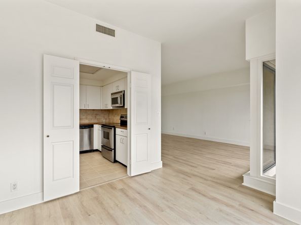 2001 Holcombe Boulevard 1905, Houston TX 77030