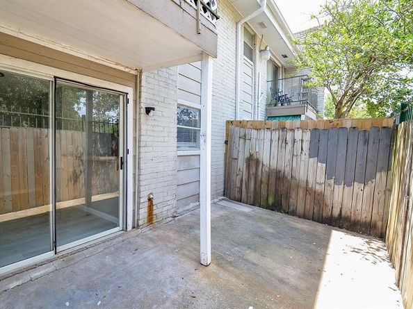 1950 Spenwick Drive 302, Houston TX 77055