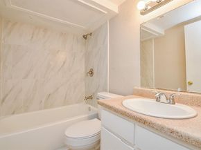 1950 Spenwick Drive 302, Houston TX 77055