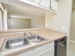 1950 Spenwick Drive 302, Houston TX 77055