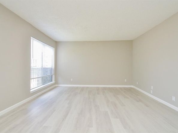1950 Spenwick Drive 302, Houston TX 77055
