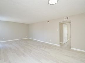 1950 Spenwick Drive 302, Houston TX 77055