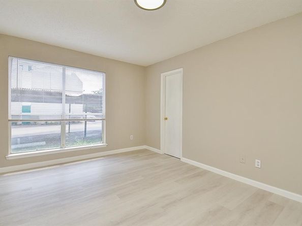 1950 Spenwick Drive 302, Houston TX 77055