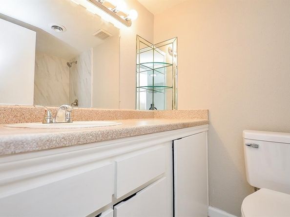 1950 Spenwick Drive 302, Houston TX 77055