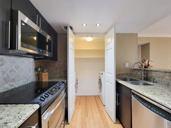 3525 Sage Road 1007, Houston TX 77056