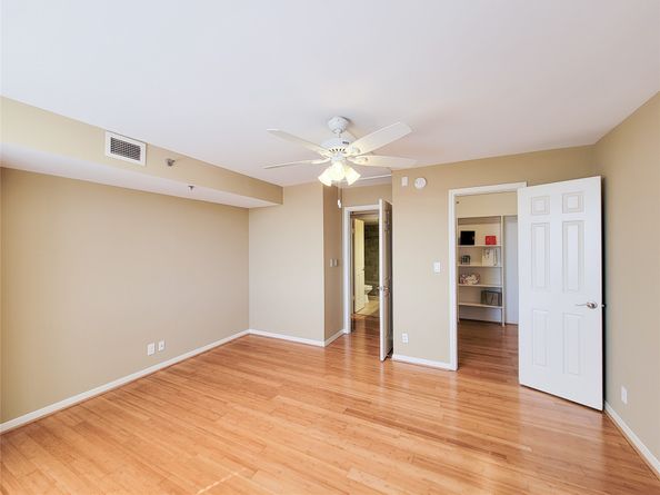 3525 Sage Road 1007, Houston TX 77056