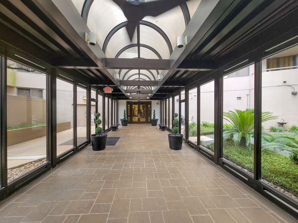 3525 Sage Road 1007, Houston TX 77056