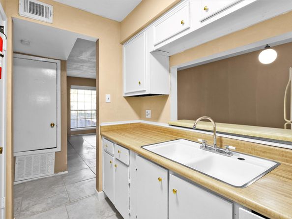 201 W Rosamond Street 53, Houston TX 77076