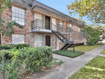 201 W Rosamond Street