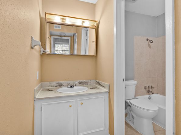 201 W Rosamond Street 53, Houston TX 77076