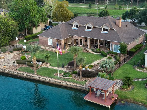 12 Lakeview Place, Houston TX 77070