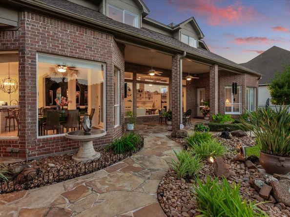 12 Lakeview Place, Houston TX 77070