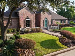 12 Lakeview Place, Houston TX 77070