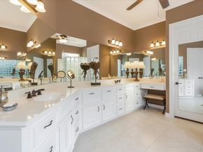 12 Lakeview Place, Houston TX 77070