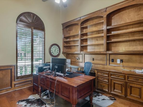 12 Lakeview Place, Houston TX 77070