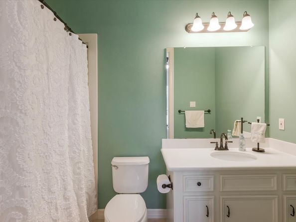 12 Lakeview Place, Houston TX 77070