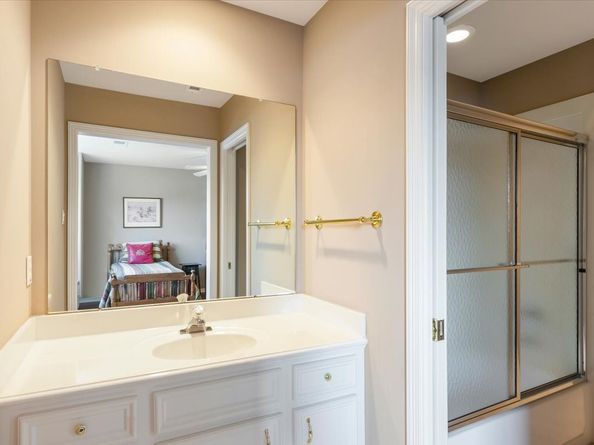 12 Lakeview Place, Houston TX 77070