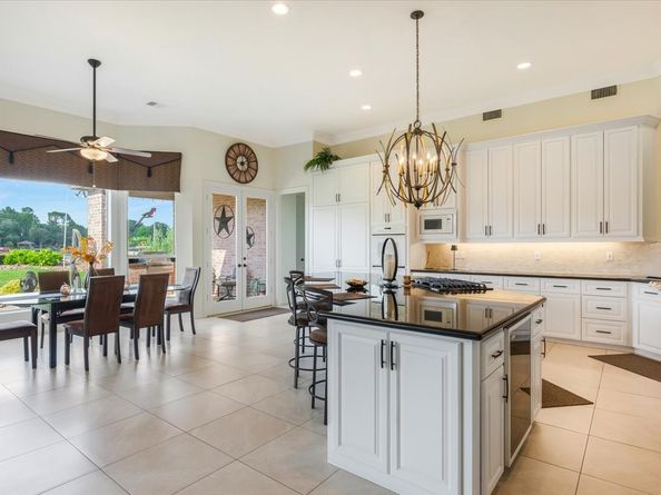 12 Lakeview Place, Houston TX 77070