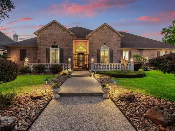 12 Lakeview Place, Houston TX 77070
