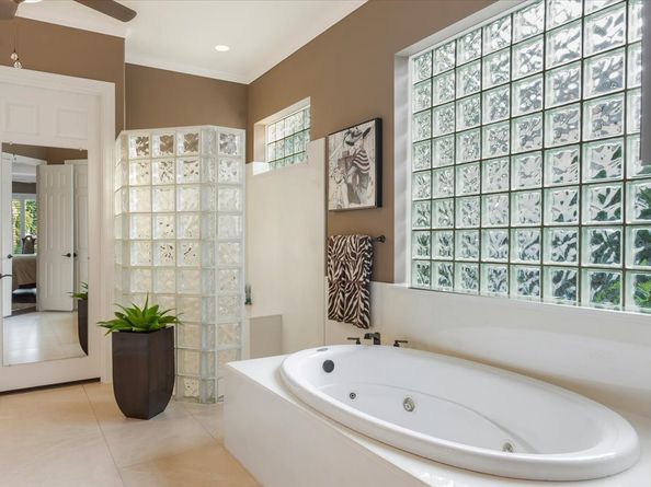 12 Lakeview Place, Houston TX 77070