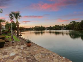 12 Lakeview Place, Houston TX 77070