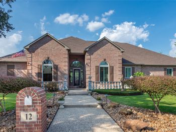 12 Lakeview Place