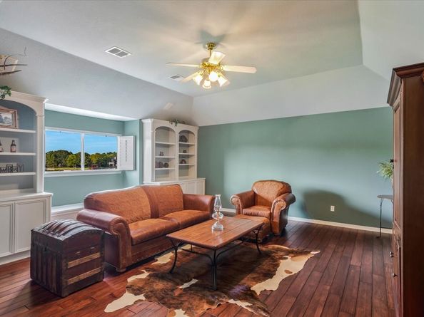 12 Lakeview Place, Houston TX 77070
