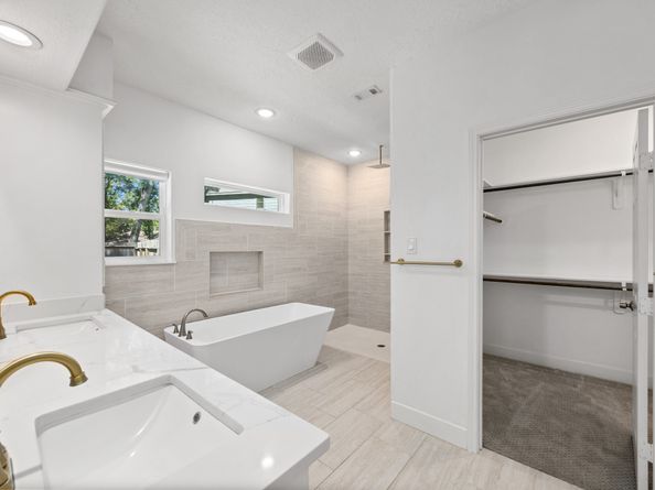 32 Mellow Leaf Court, The Woodlands TX 77381