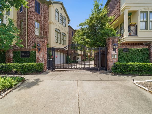 1329 Hyde Park Boulevard, Houston TX 77006